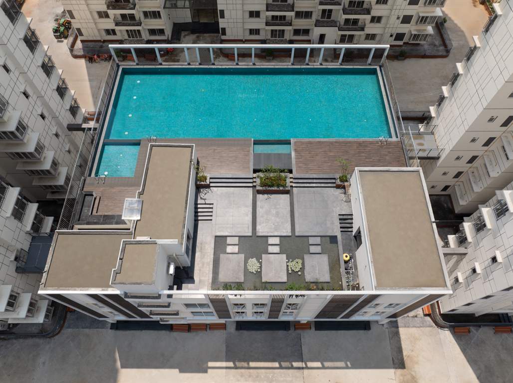  around the life Club House