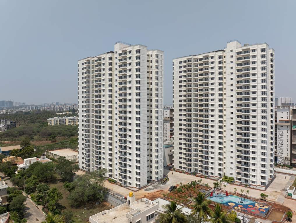  around the life Club House