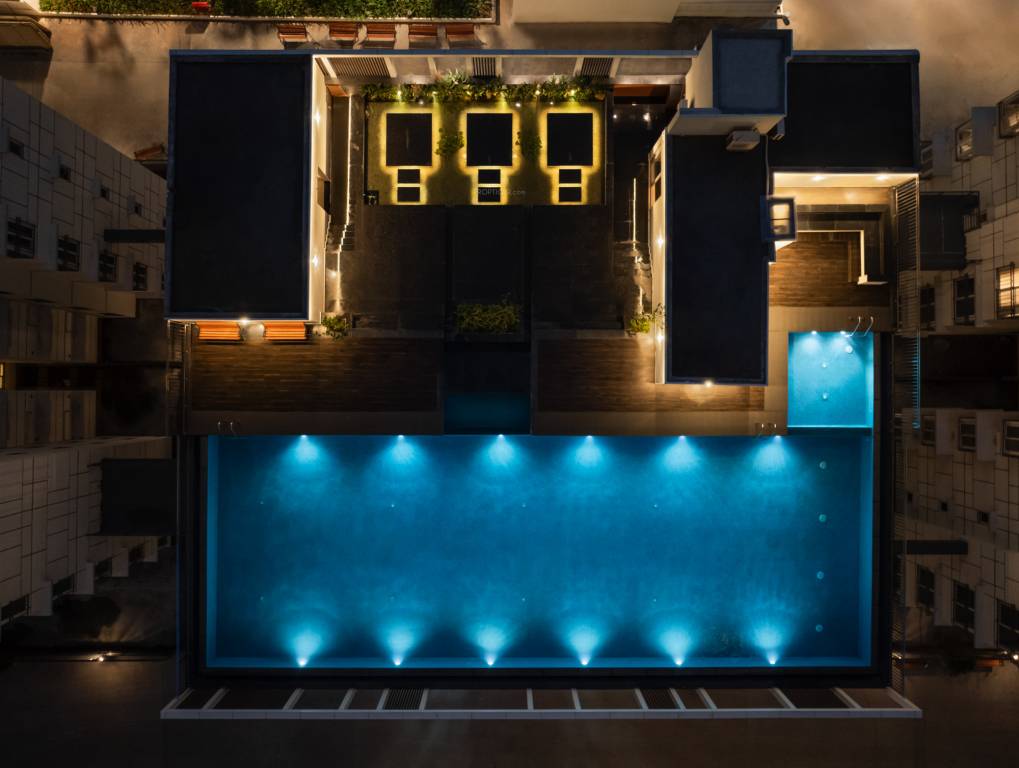  around the life Swimming Pool