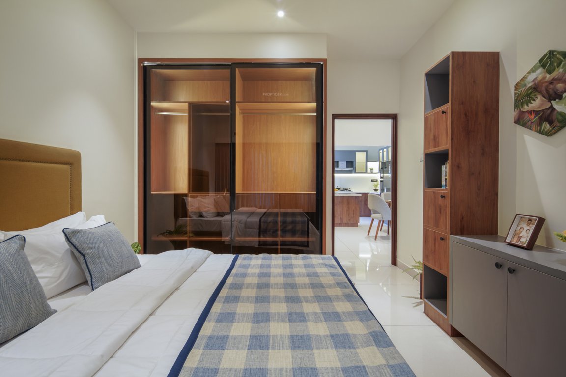  around the life Bedroom