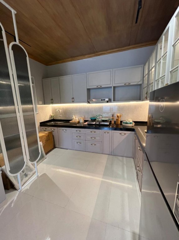  lush residences Kitchen