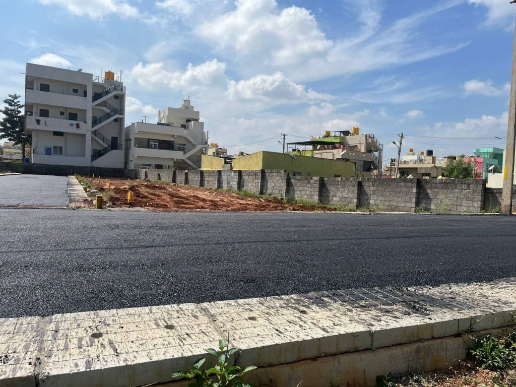  krishnaveni lakeview Plot