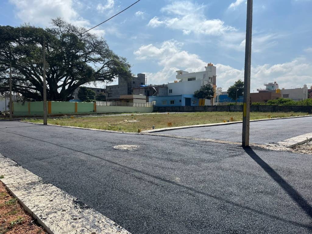  krishnaveni lakeview Plot