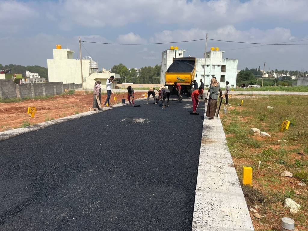  krishnaveni lakeview Plot