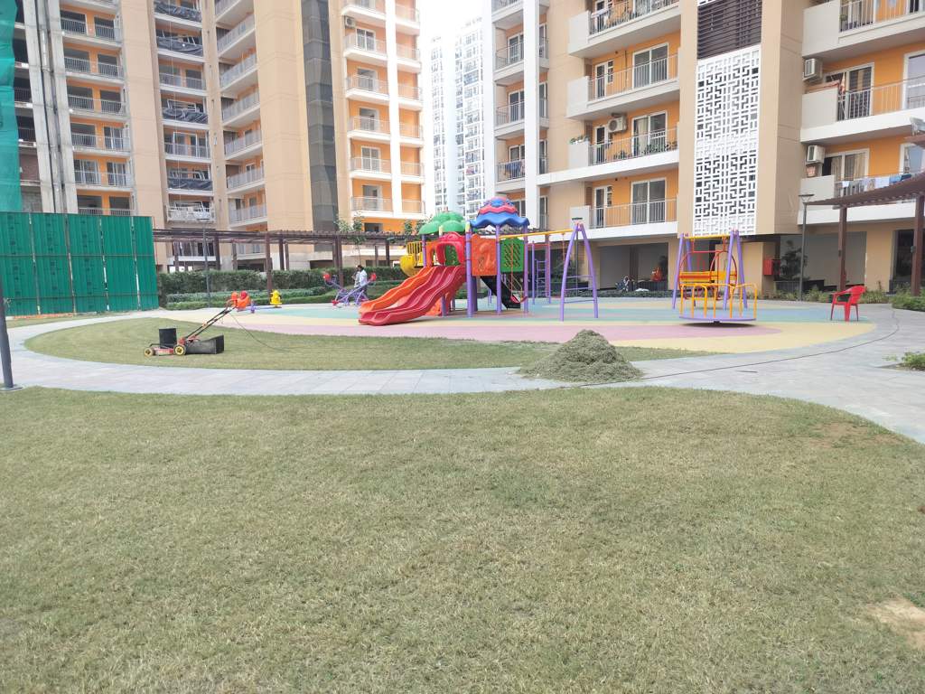  manhattan phase iii Children's play area