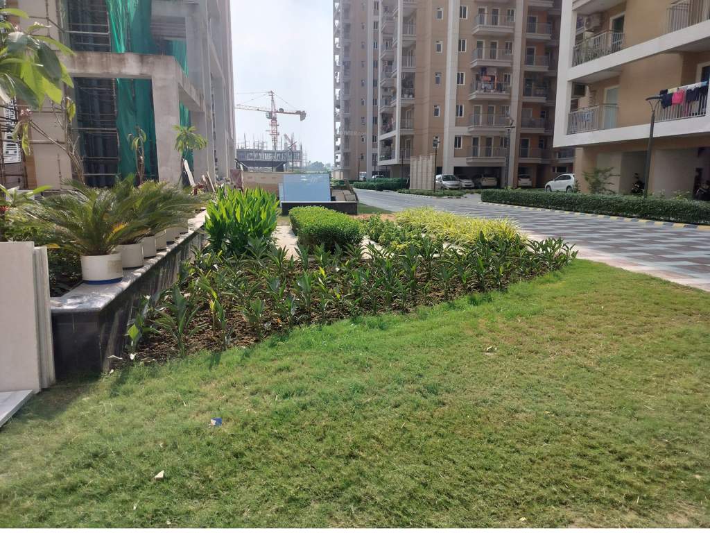  manhattan phase iii Landscaped Gardens