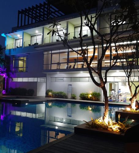  green-acrres Club House