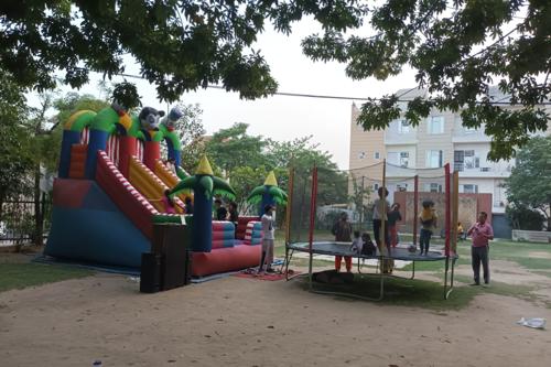  grand-avenue Children's play area