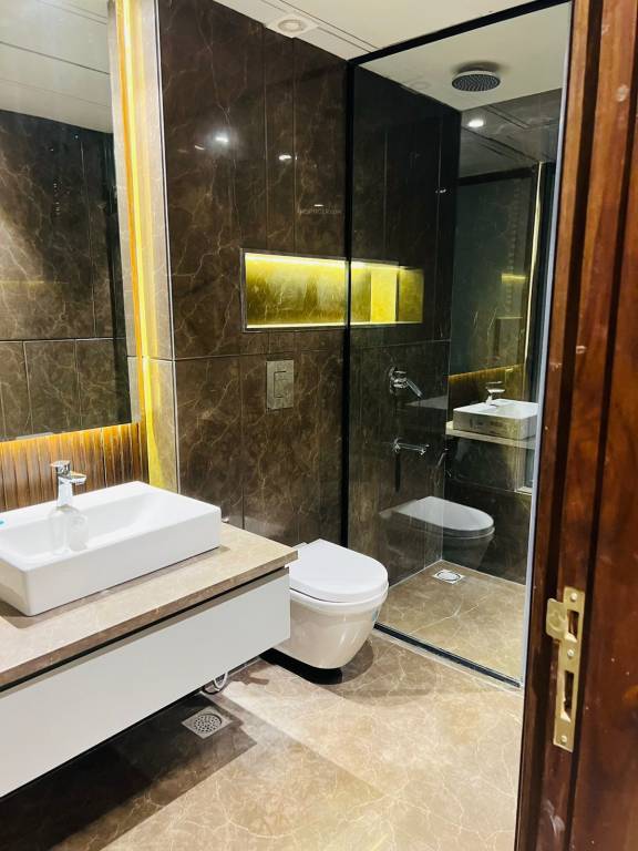  luxury floors dlf phase 1 Bathroom