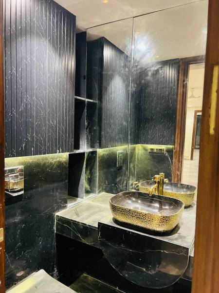  luxury-floors-dlf-phase-1 Bathroom