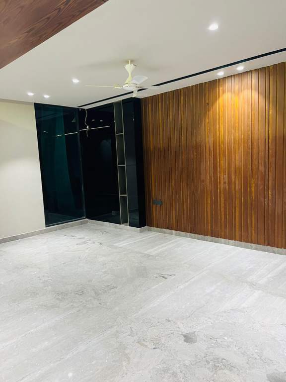  luxury floors dlf phase 1 Living Area