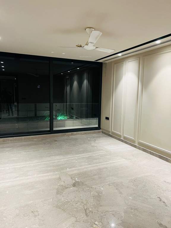  luxury floors dlf phase 1 Living Area