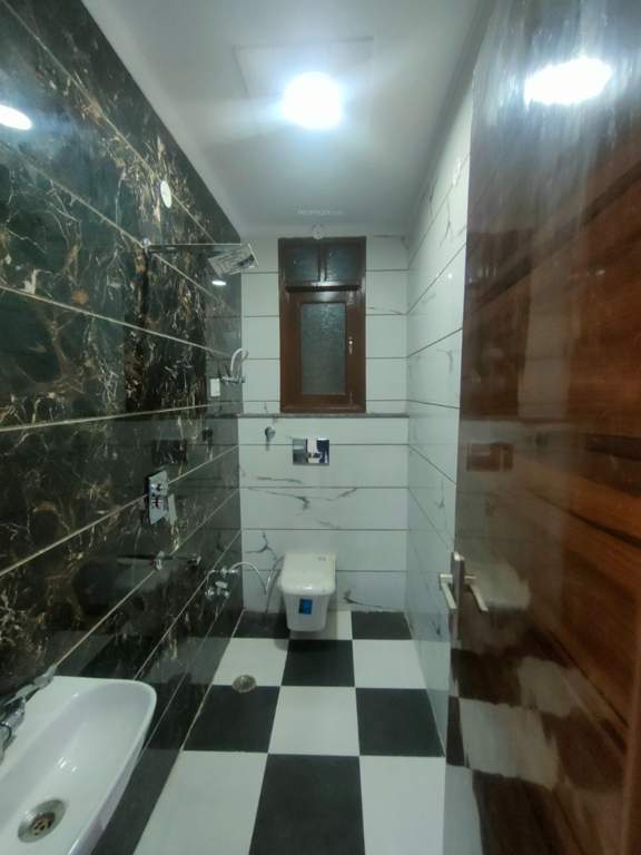  affordable floors Bathroom