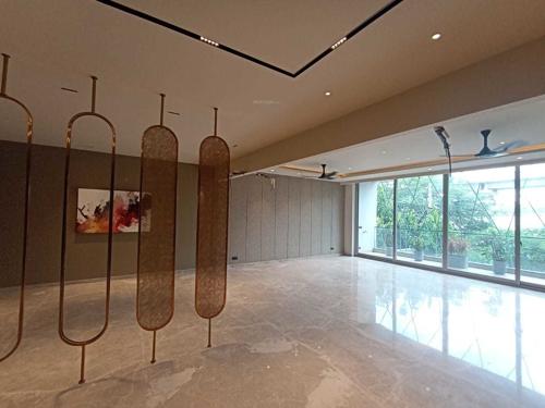  worth-it-realtors-dlf-phase-2-exclusive-floors Living Area