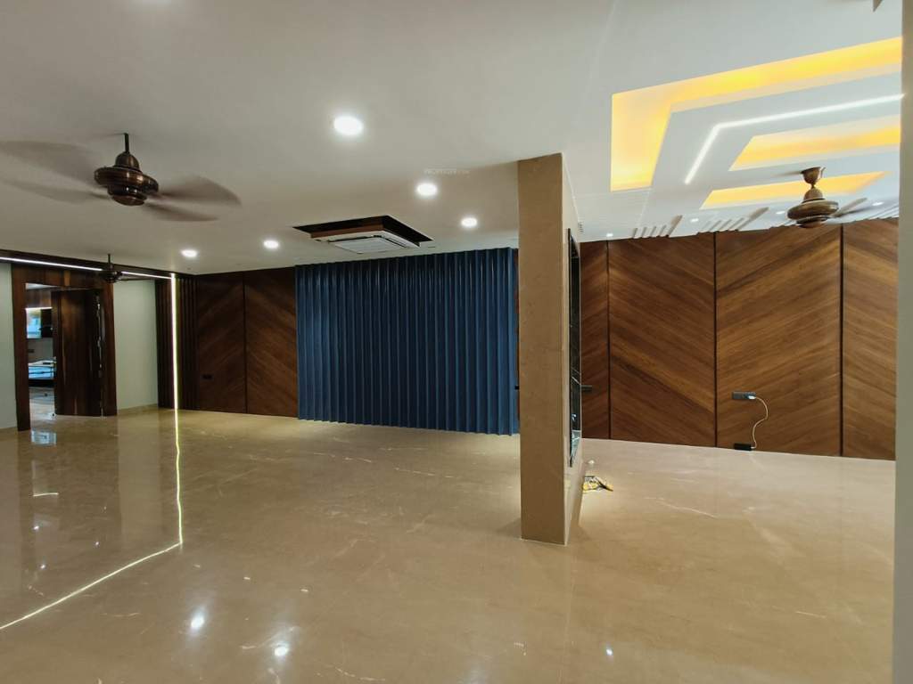  worth it realtors sushant lok 1 premium floors Living Area