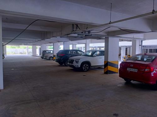  pelican-royal-town Closed Car Parking