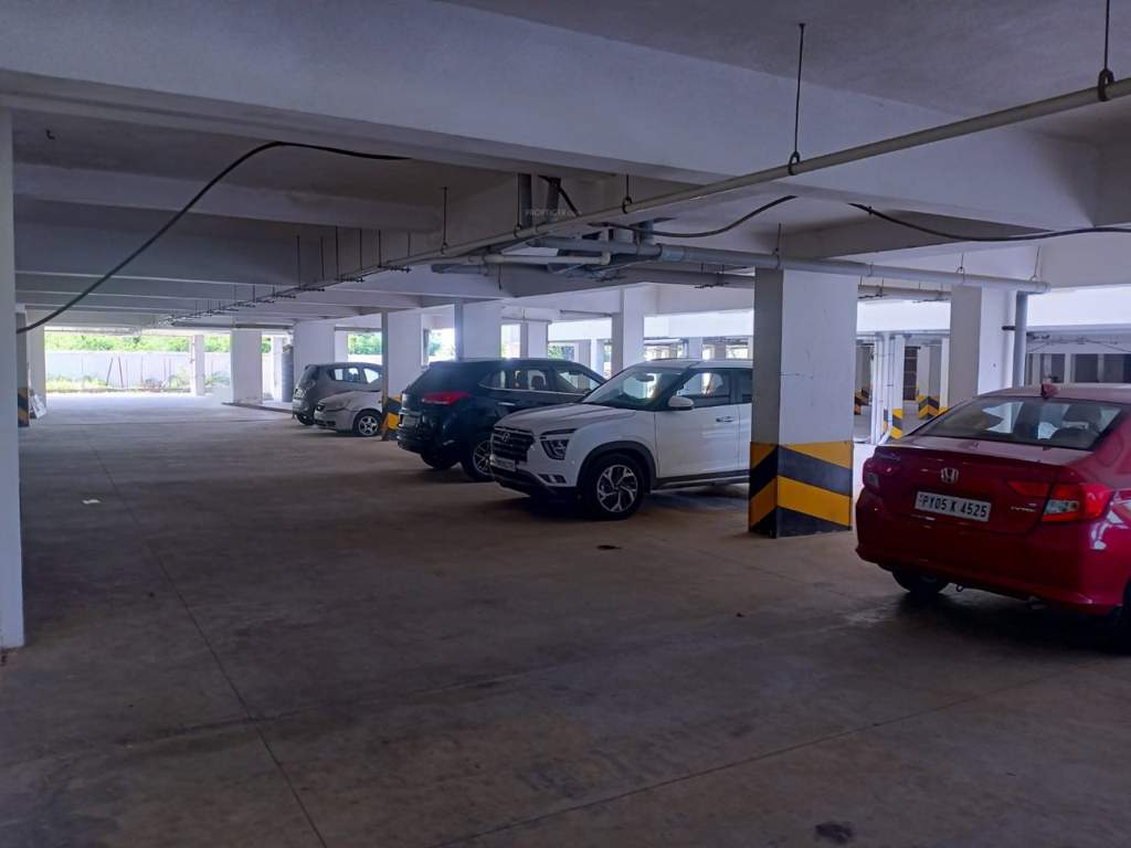  pelican royal town Closed Car Parking