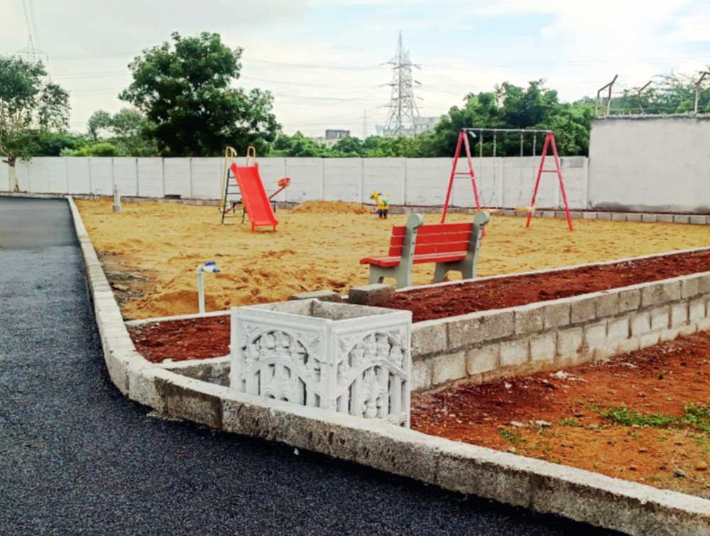  emerald avenue Children's play area