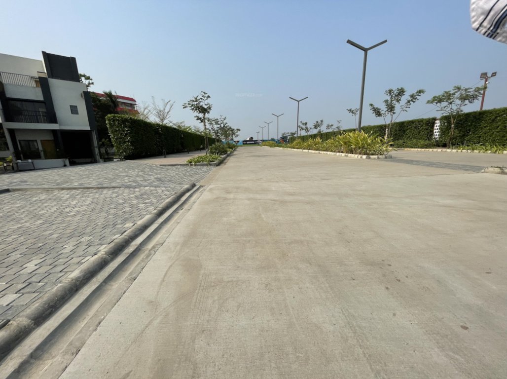 capitalcity Internal Roads & Footpaths