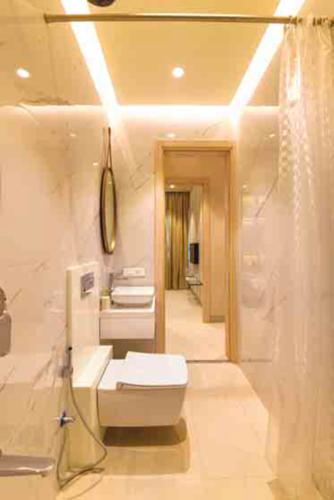  ten-x-habitat-raymond-realty-tower-g Bathroom