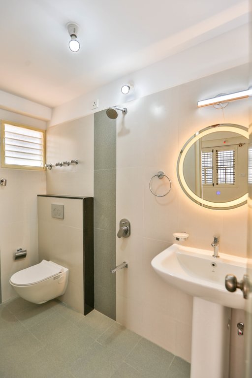  grand field Bathroom