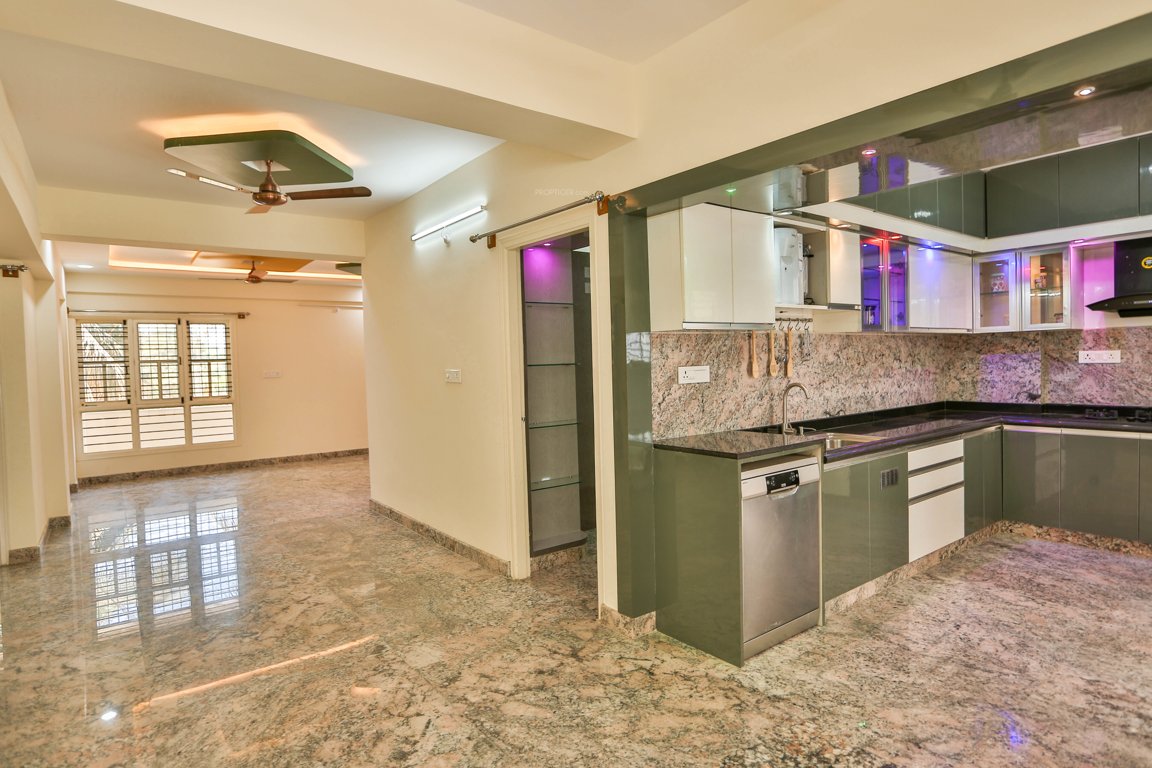  grand field Living Area