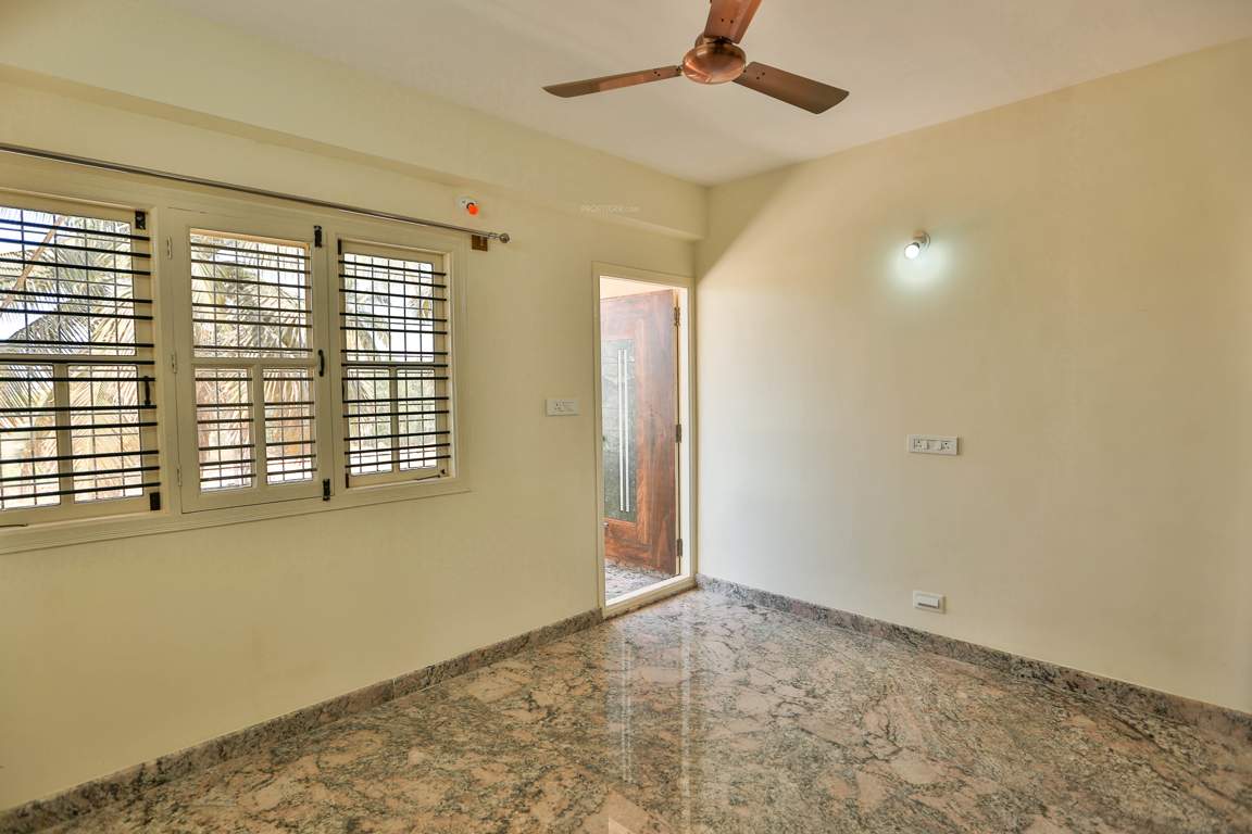  grand field Living Area