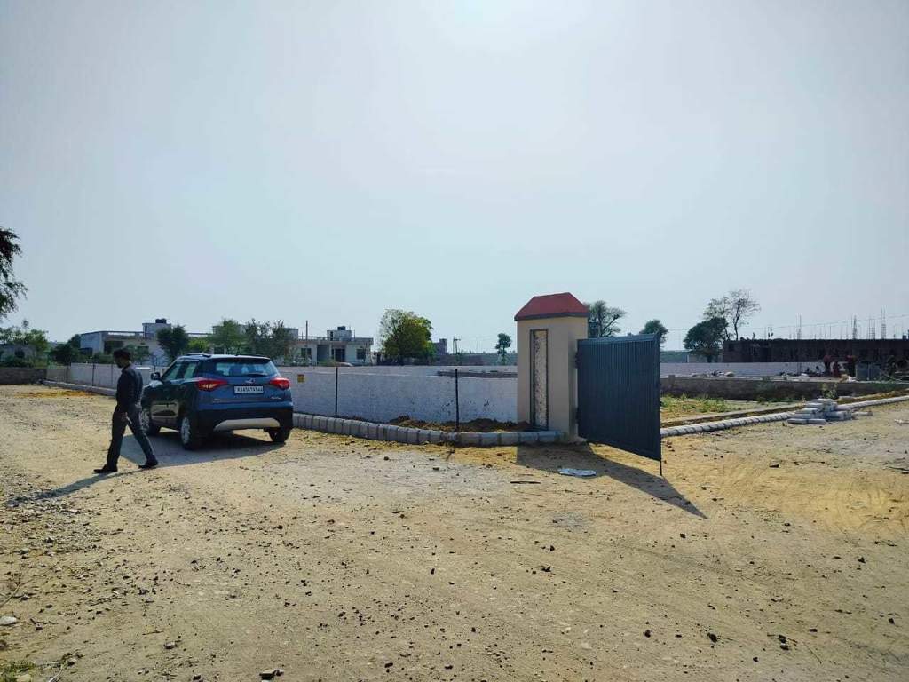  hari nikunj f block Plot
