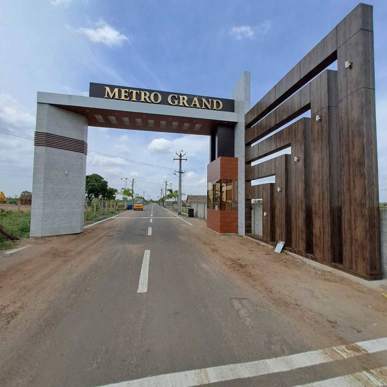 best home metro grand Plot