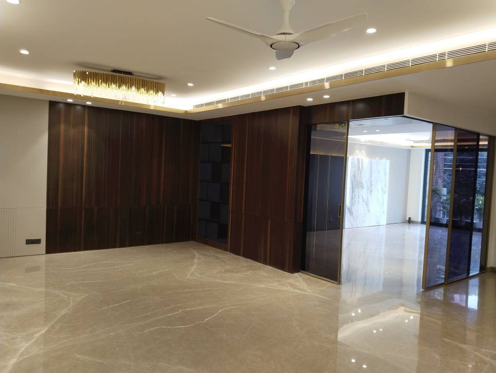  luxuries floor 1 Living Area