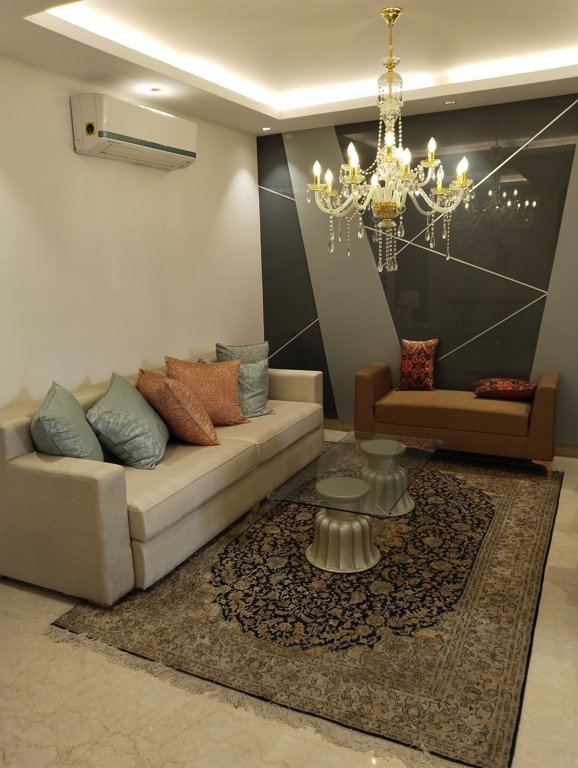  luxuries floor 2 Living Area