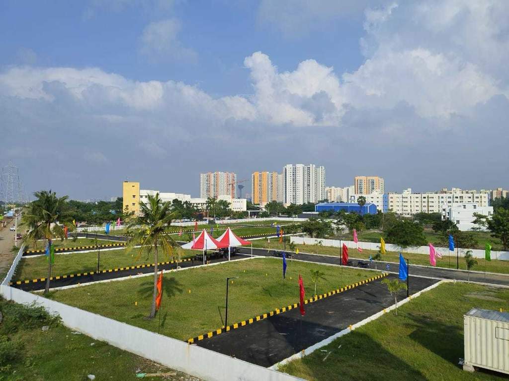  empire estate Plot