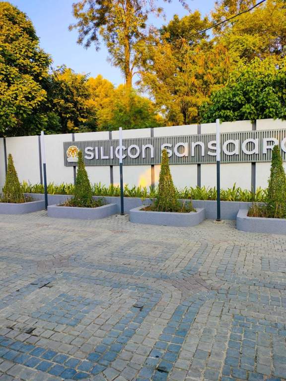  silicon sansaara Paved Compound
