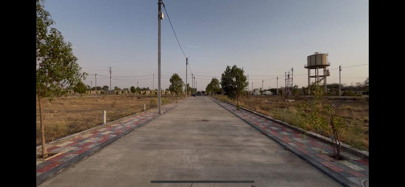  vrindavan dream city Plot