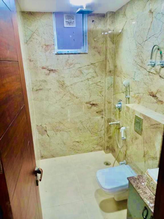  ultra luxury builders floors Bathroom