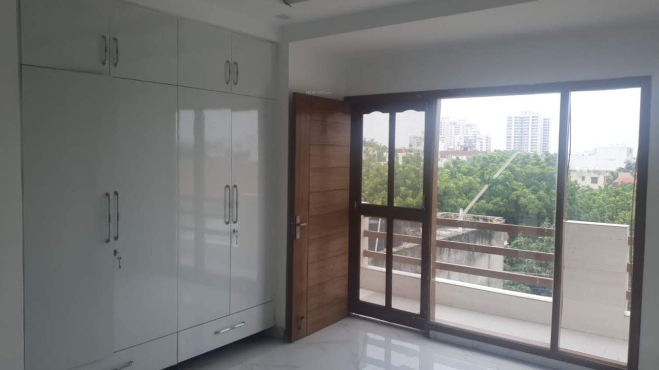  hall realtors Living Area