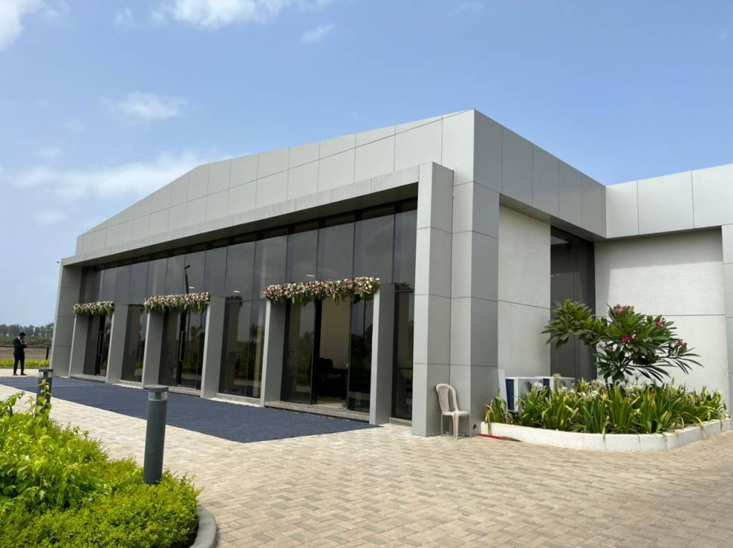 beach residences 1 Paved Compound