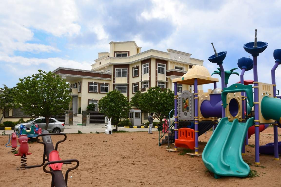  grand extension 1 Children's play area