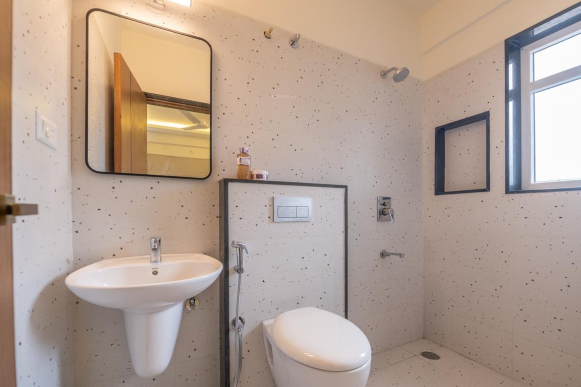  green waters Bathroom