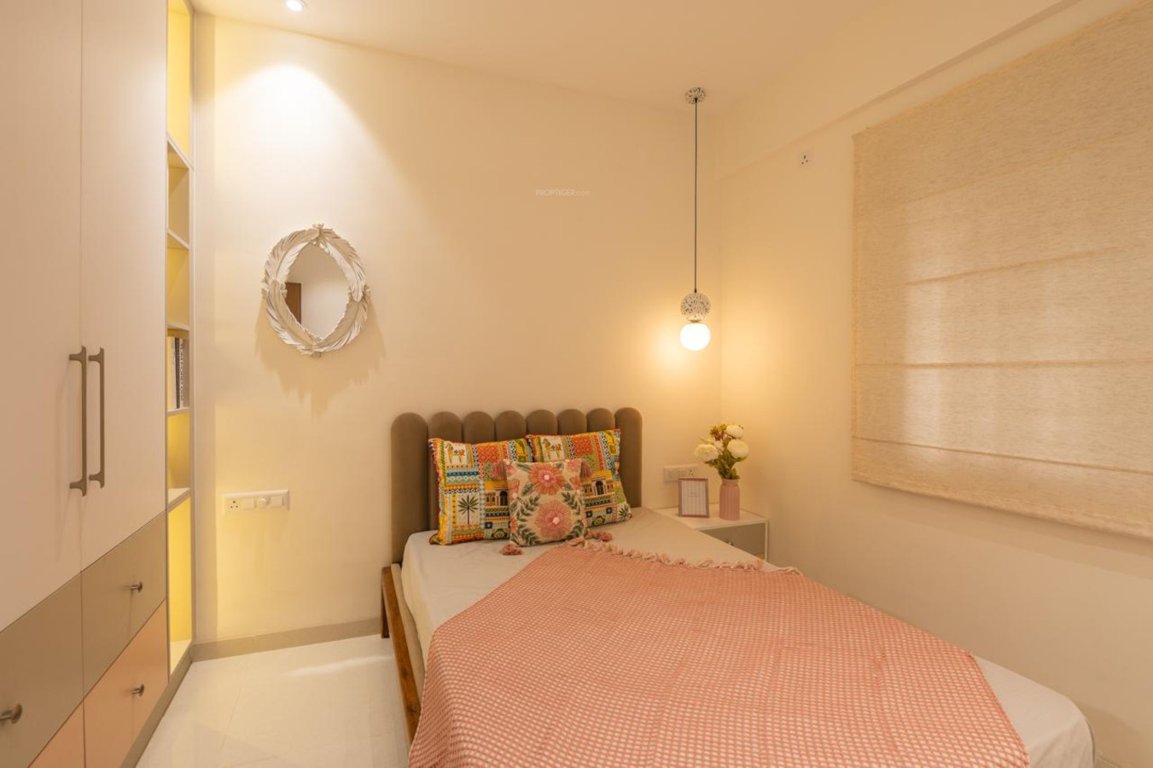  green waters Bedroom