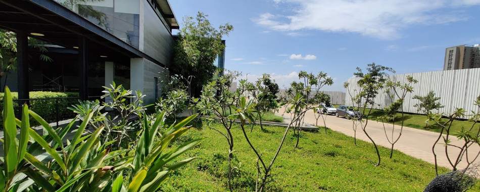  63 degree east tower e Landscaped Gardens