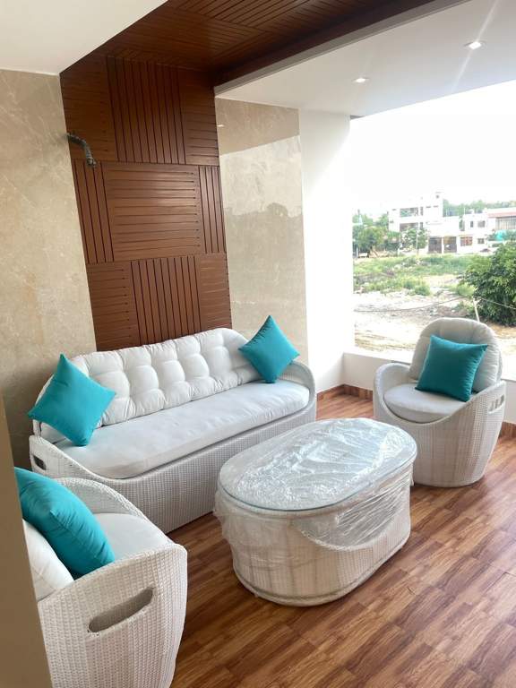  nri proxima Living Area