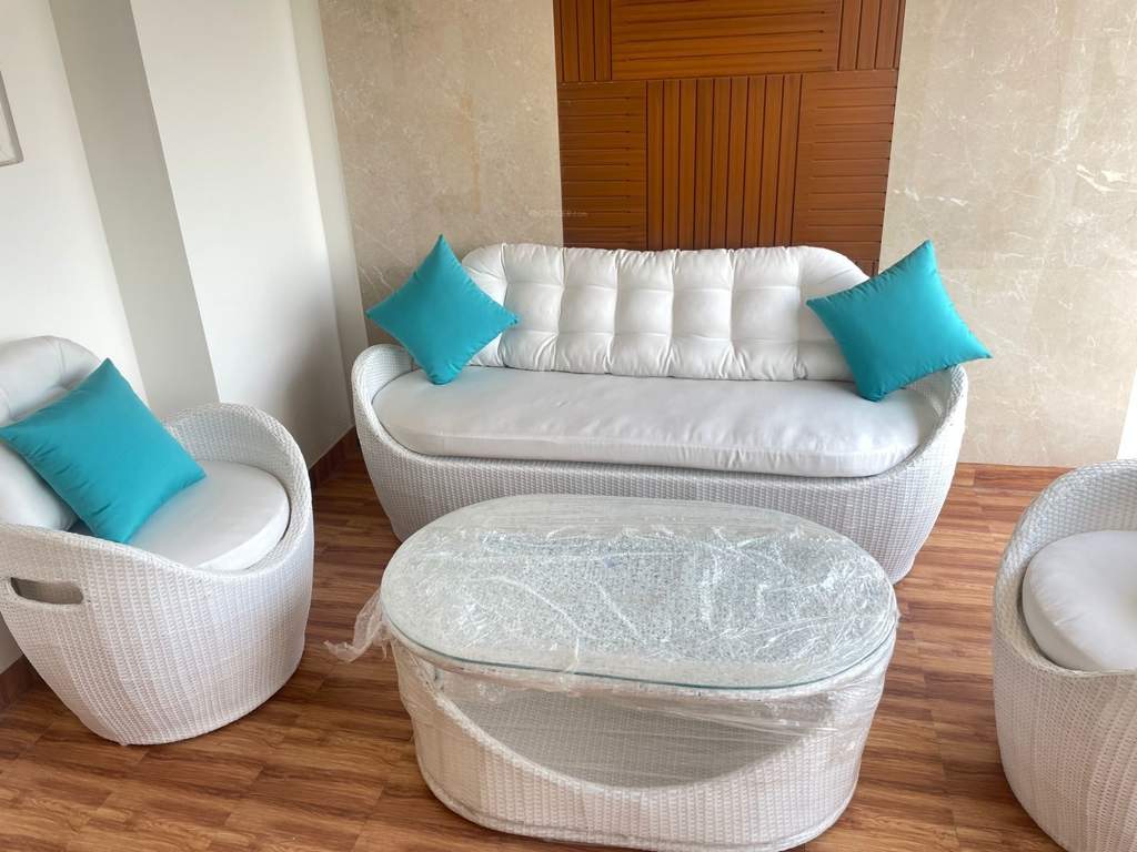  nri proxima Living Area