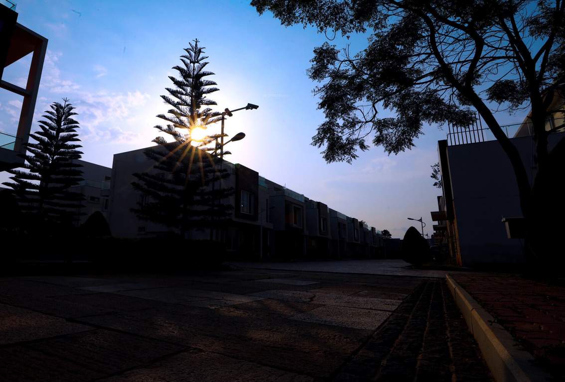  vrr golden enclave Elevation