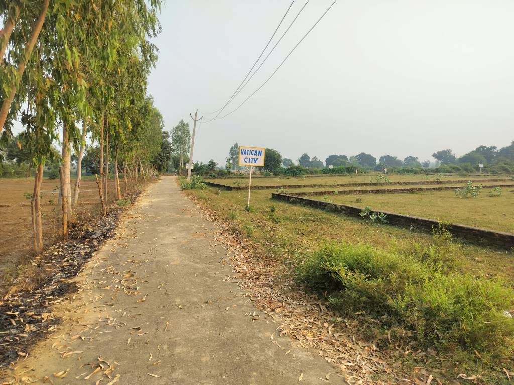  unite vatican city Plot