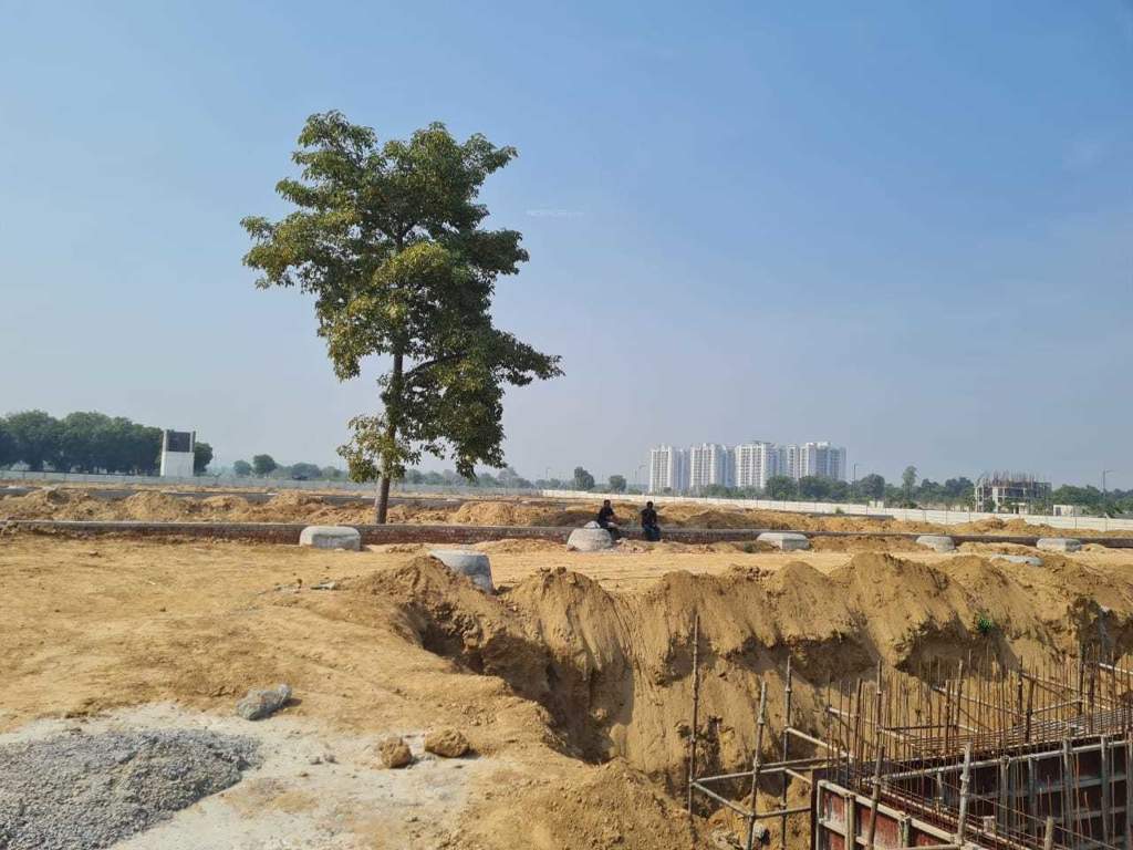  nkv golden avenue Plot