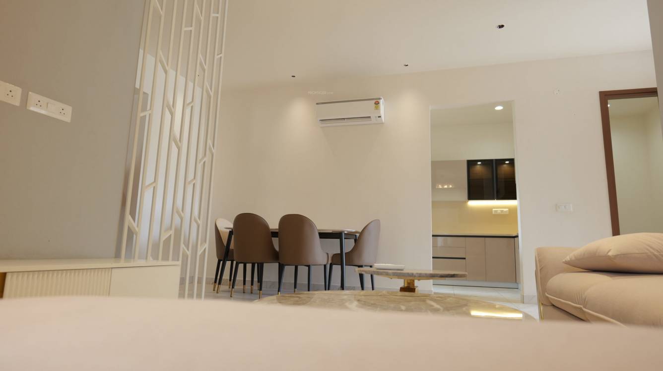  swiss garden Dining Area