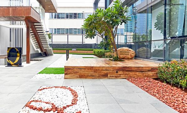  q-islands-r6 Paved Compound