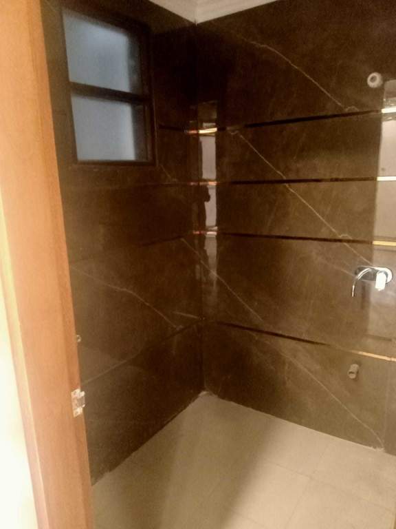  luxury floor Bathroom