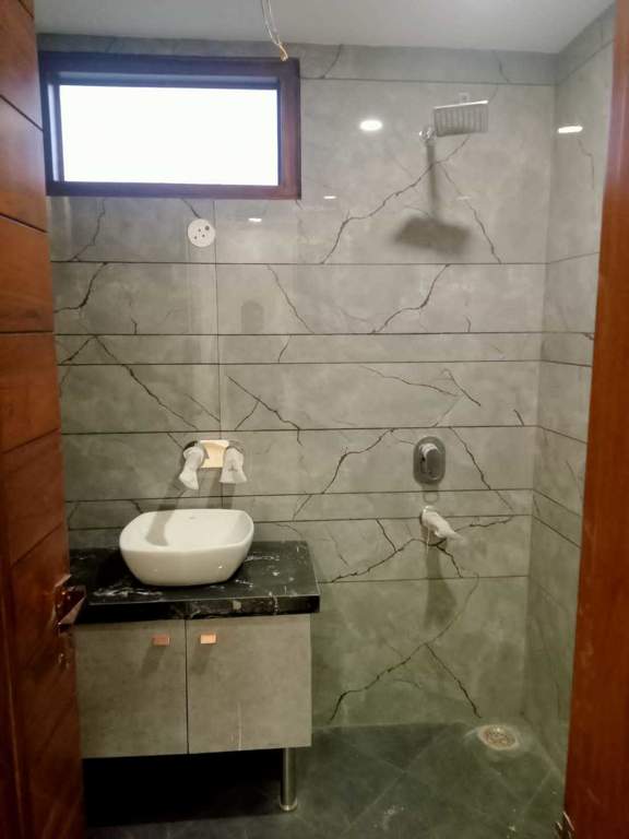  luxury floor Bathroom